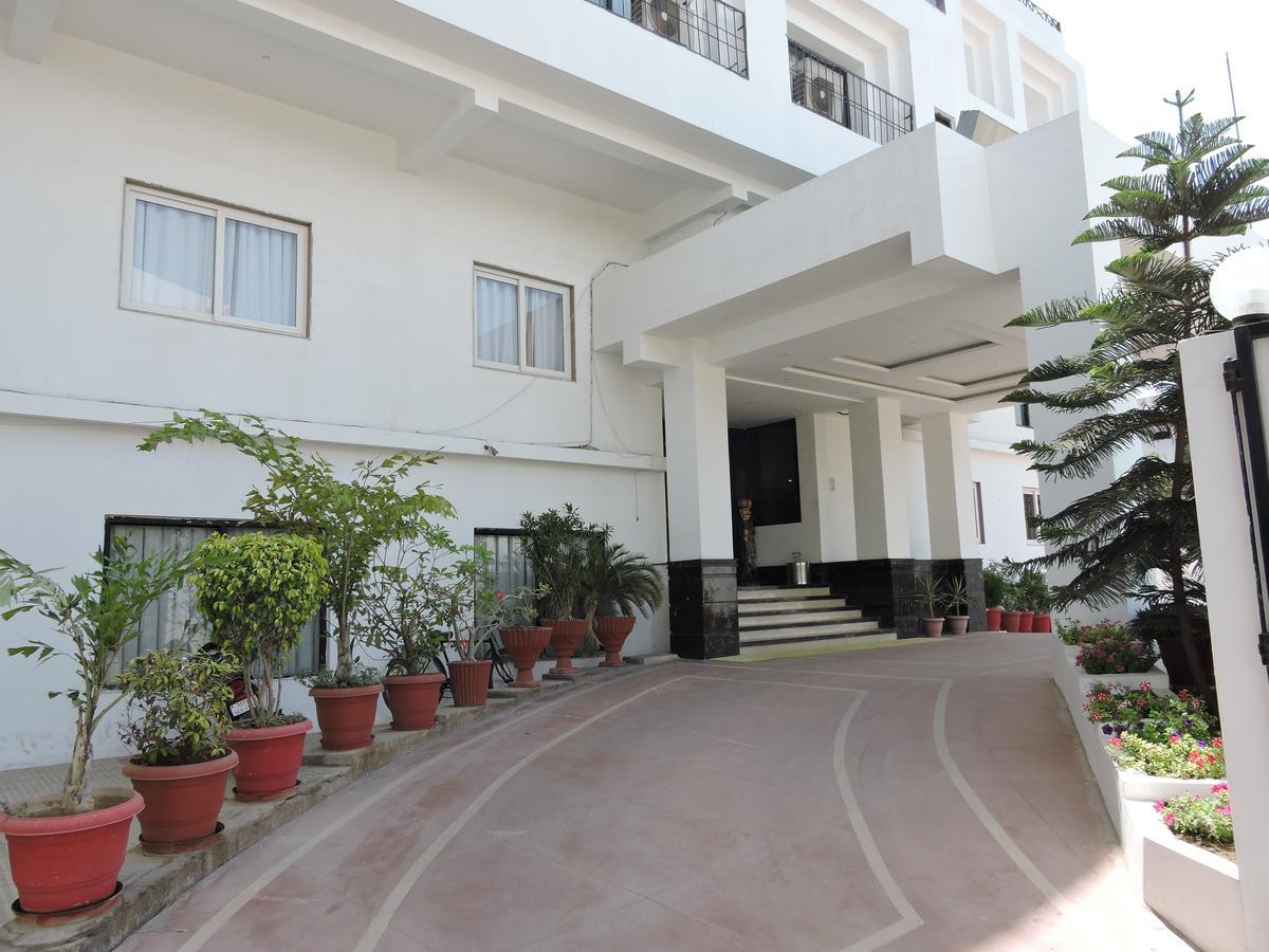 Hotel Uma Residency Satna Exterior photo